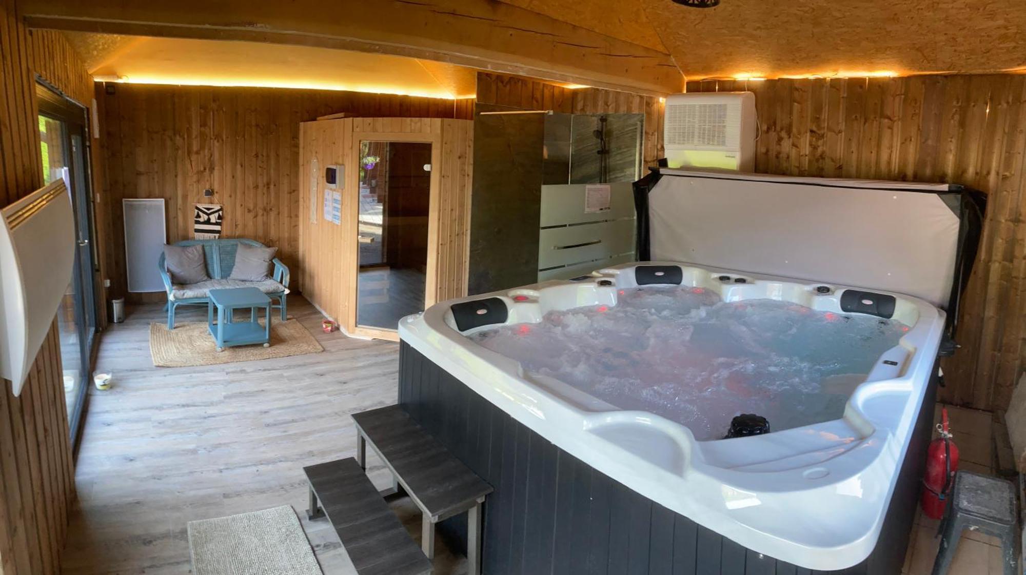 Chalet La Calougeotte, Jardin, Spa Et Sauna Prives Le Ménil Exteriör bild