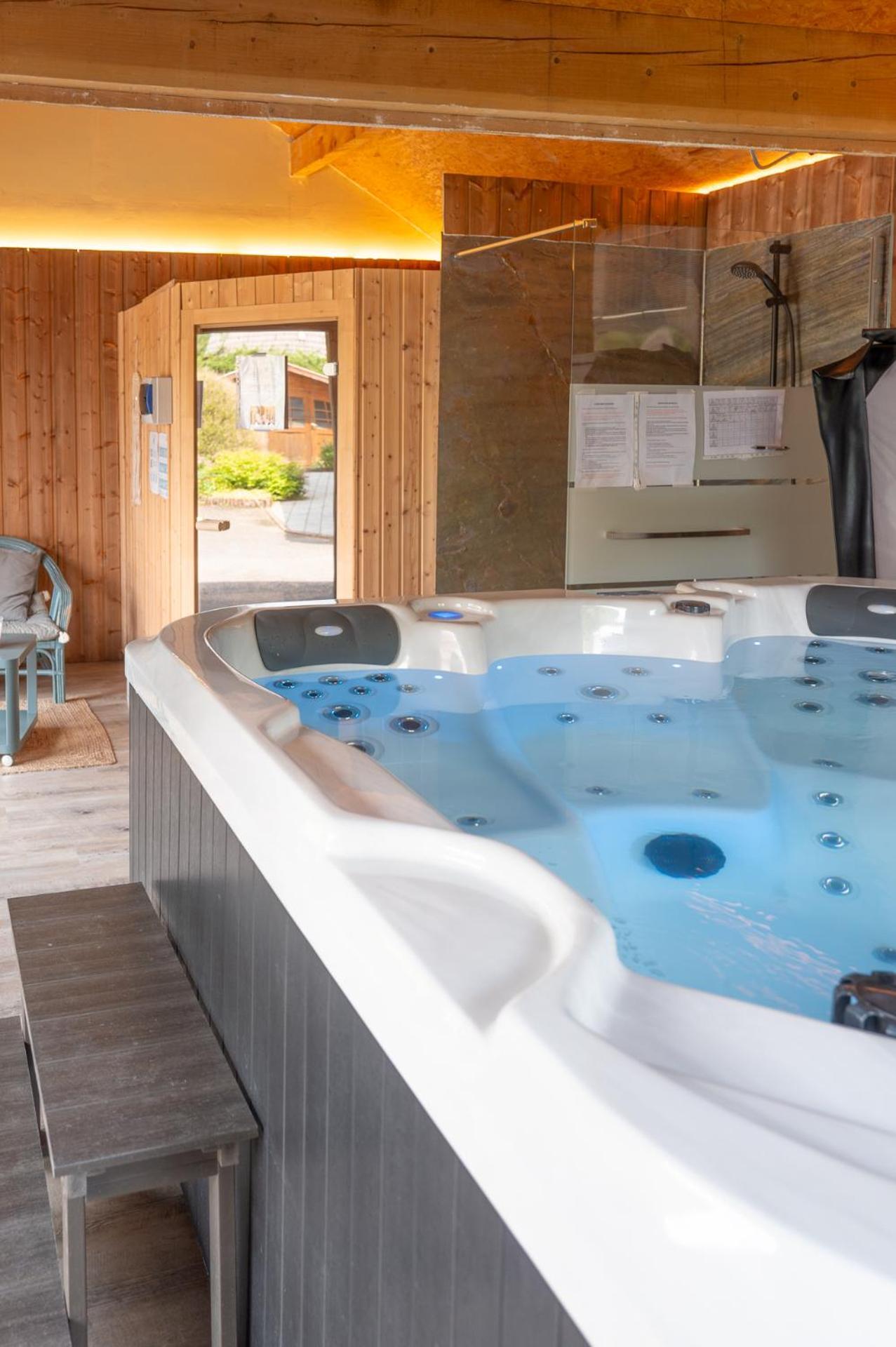 Chalet La Calougeotte, Jardin, Spa Et Sauna Prives Le Ménil Exteriör bild