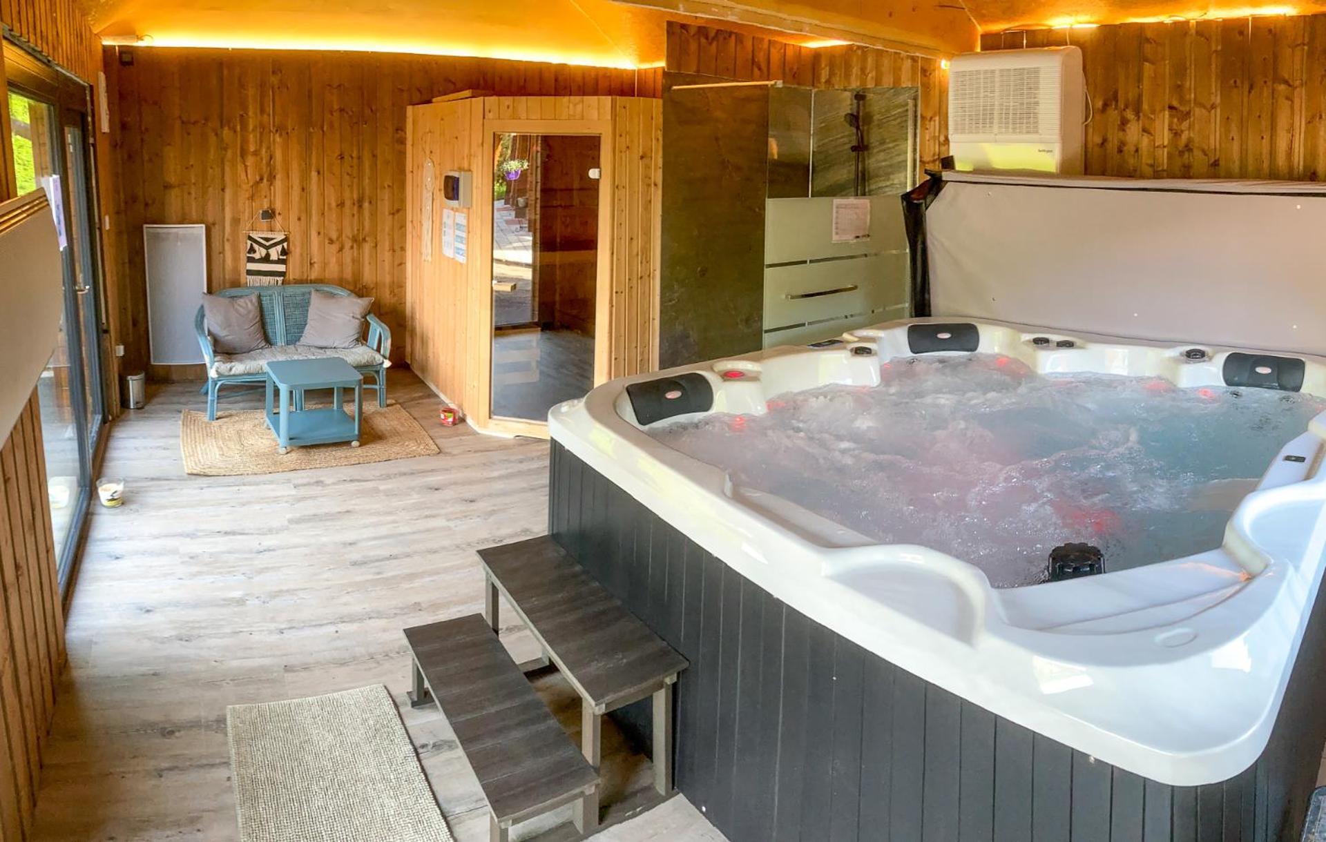 Chalet La Calougeotte, Jardin, Spa Et Sauna Prives Le Ménil Exteriör bild